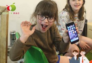 フランス海外美少女もiPhone修理の神戸元町店