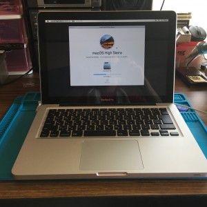 MacBook Pro EMC2419 起動しない原因はロジックボードICチップ破損　交換修理