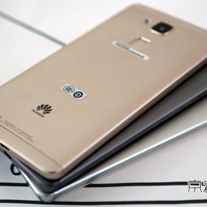 人気のSIMフリースマホ　Huawei P9 lite 画面割れ修理　格安！！　