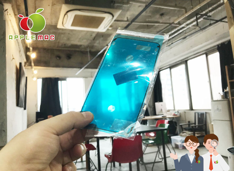 iPhone7 / iPhone XS Max 画面修理の防水シール300円販売1