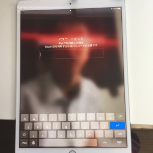 iPad Pro10.5 落下させてしまい液晶パネルが点かない修理