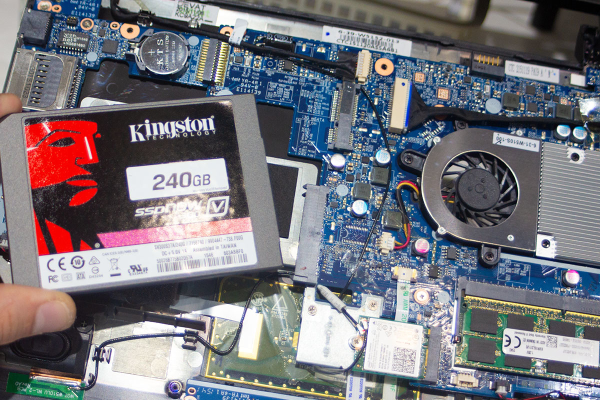 LuvBook C ノートパソコン LB-C240S-SSD 分解方法と修理 – APPLEMAC