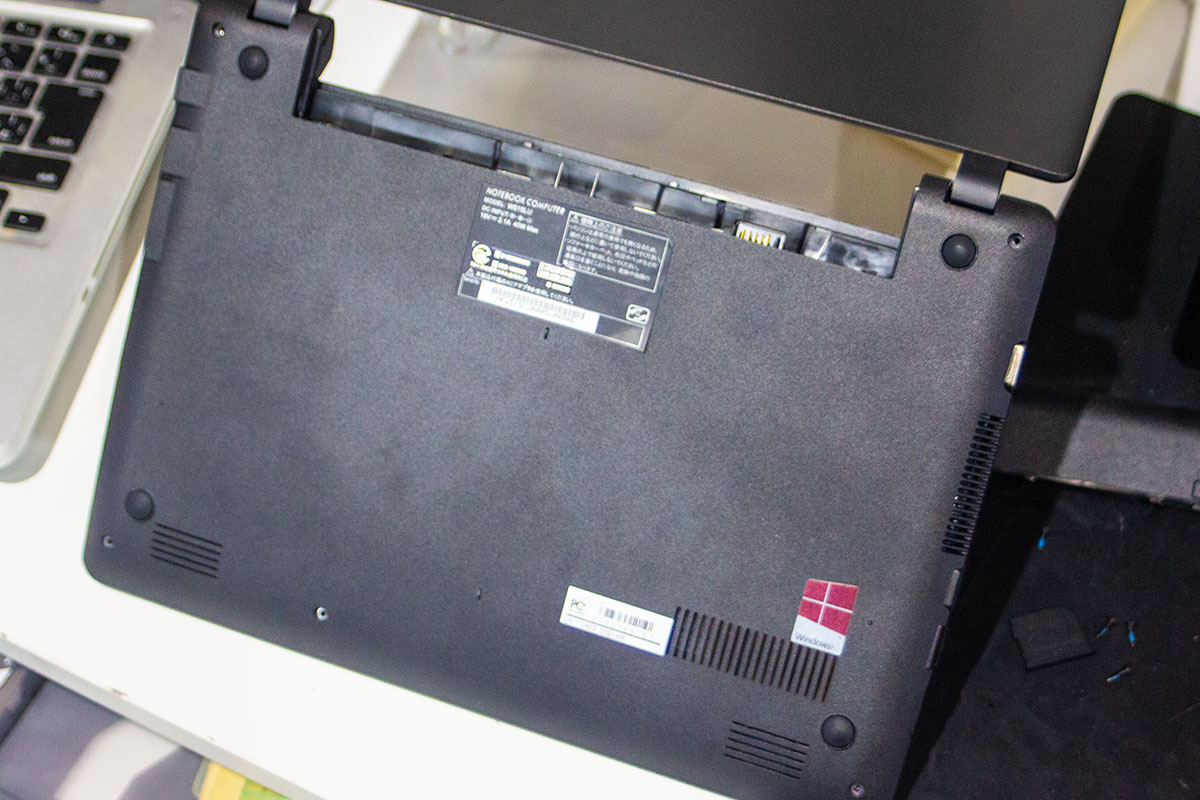 LuvBook C ノートパソコン LB-C240S-SSD 分解方法と修理1