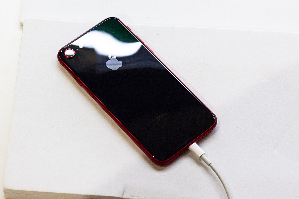 iPhone 8 RED 背面バックガラス修理4