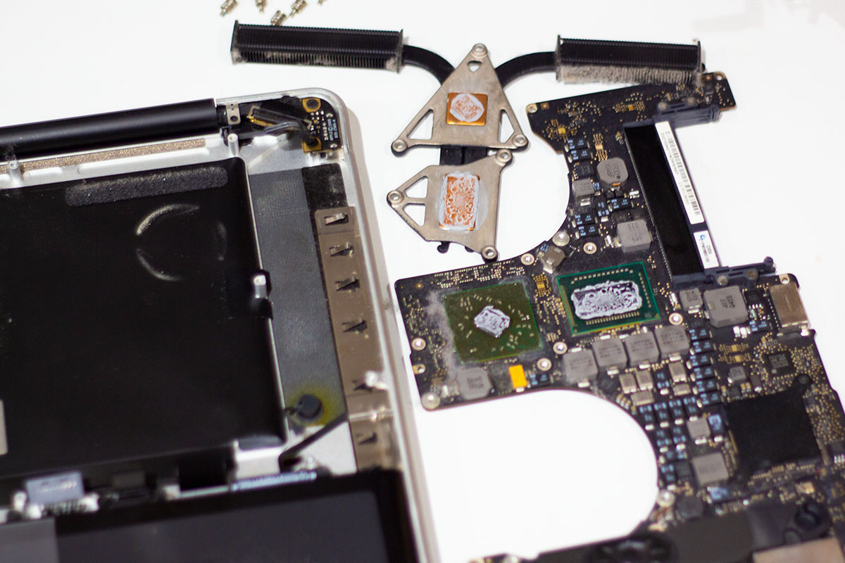 iMac/MacBook 緑色！映像乱れる起動しない故障修理店3