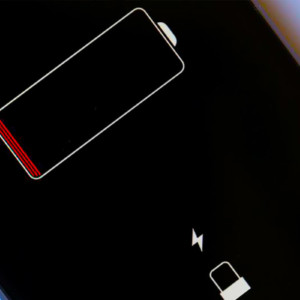 Apple iPhone XR 画面割れ　有線充電不可　バッテリー不明 重要なメッセージ消せるか？】iPhone XR バッテリー交換修理