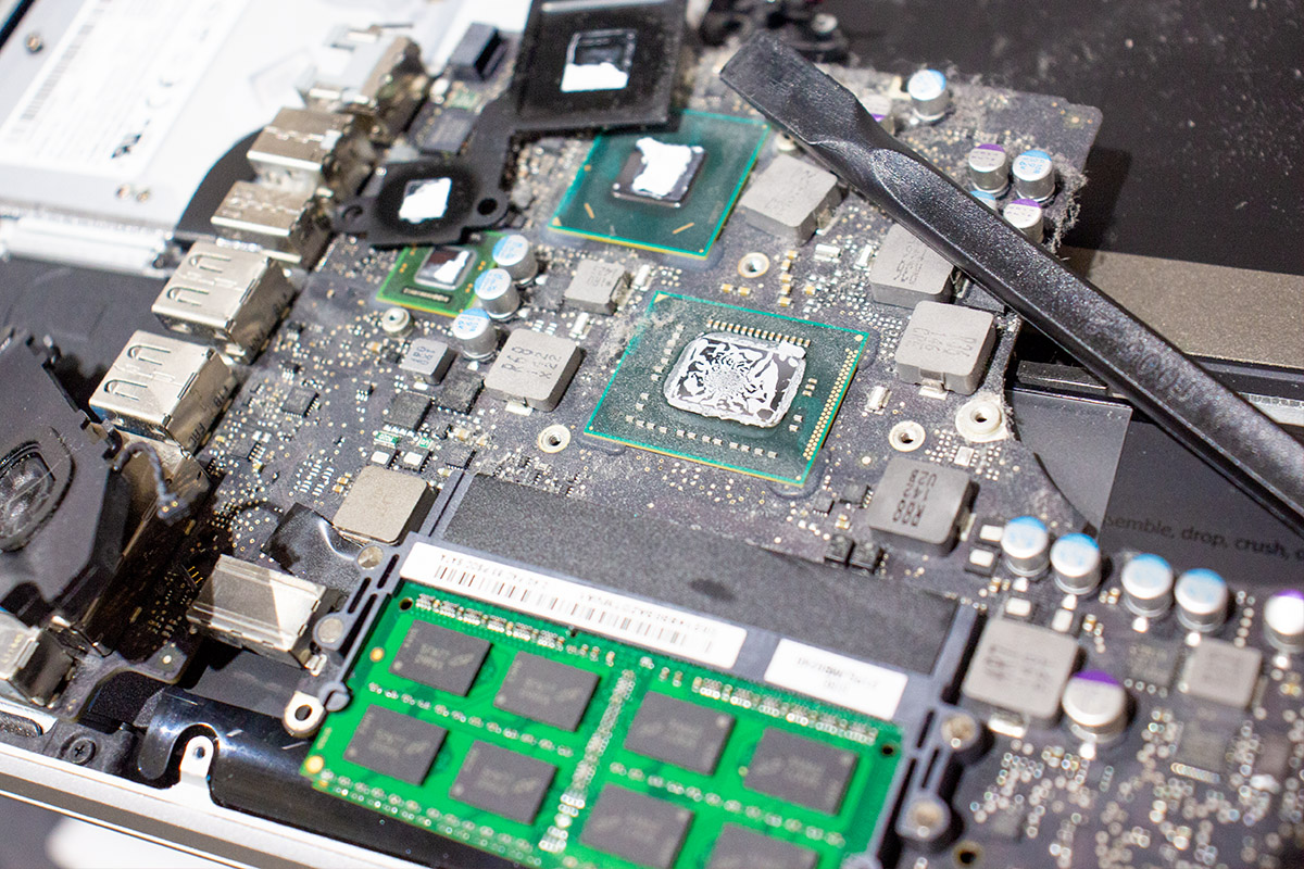 MacBook Pro / iMac 起動しない縦格子ビラビラ模様GPU故障修理3