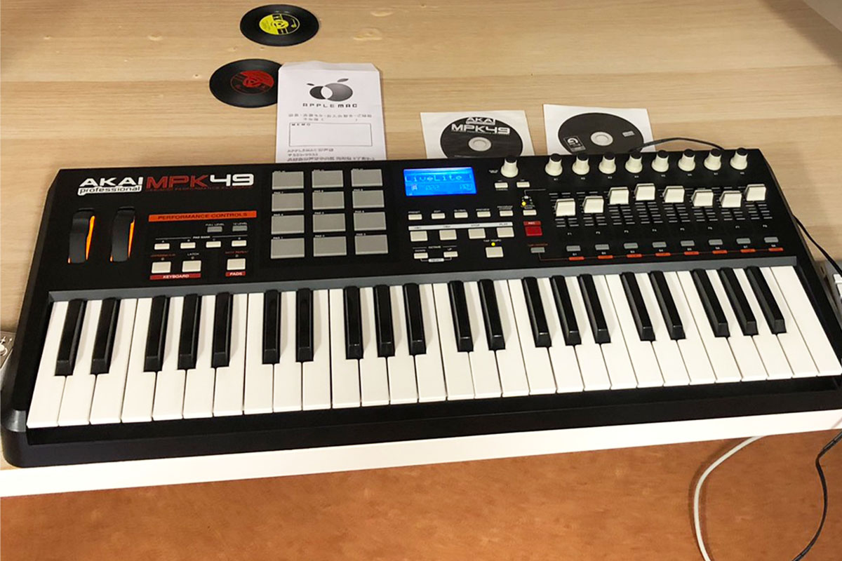 MIDIキーボードAKAI MPK49 鍵盤浮き上がり修理神戸三宮お店 – APPLEMAC