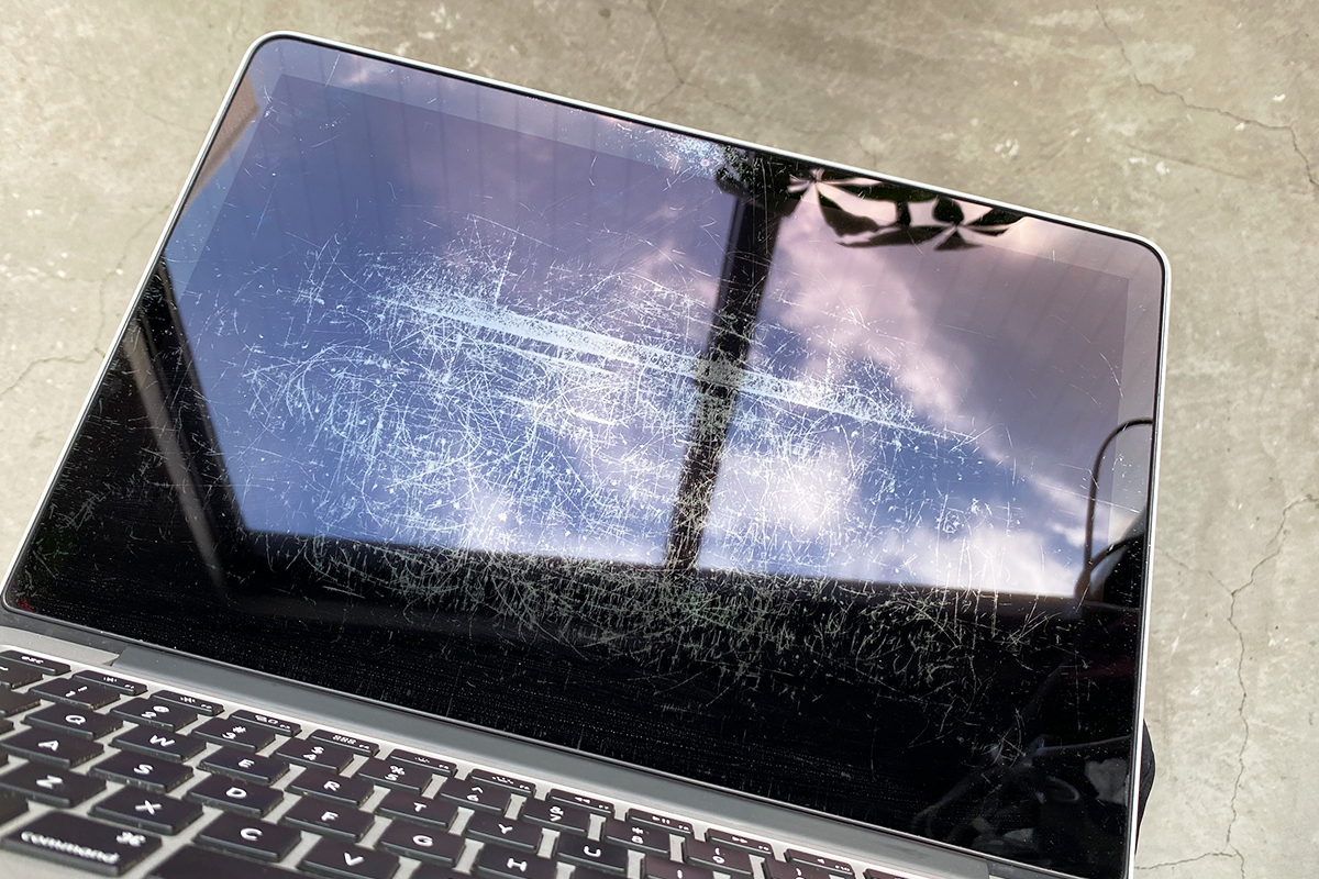 MacBookPro2015_13inch画面コーティング剥がれ修理お店1