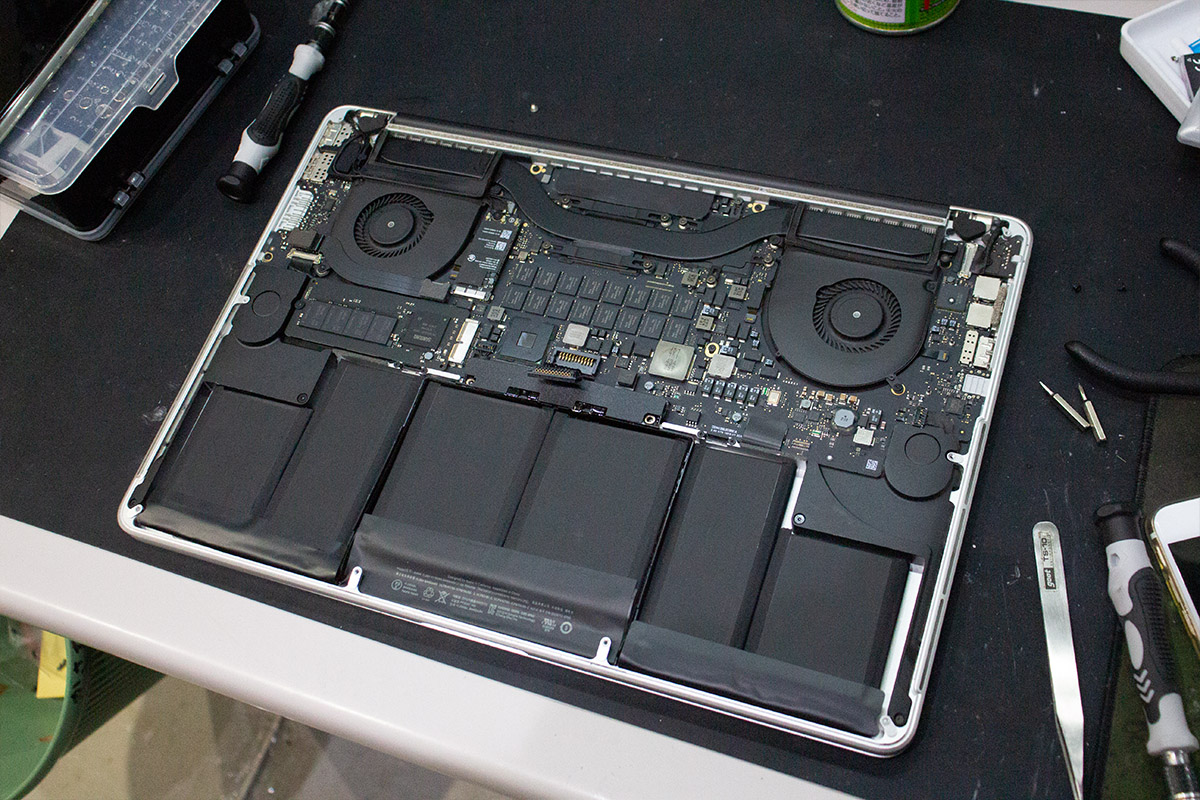 MacBook Pro 15 2013/2014 A1398 バッテリー交換修理
