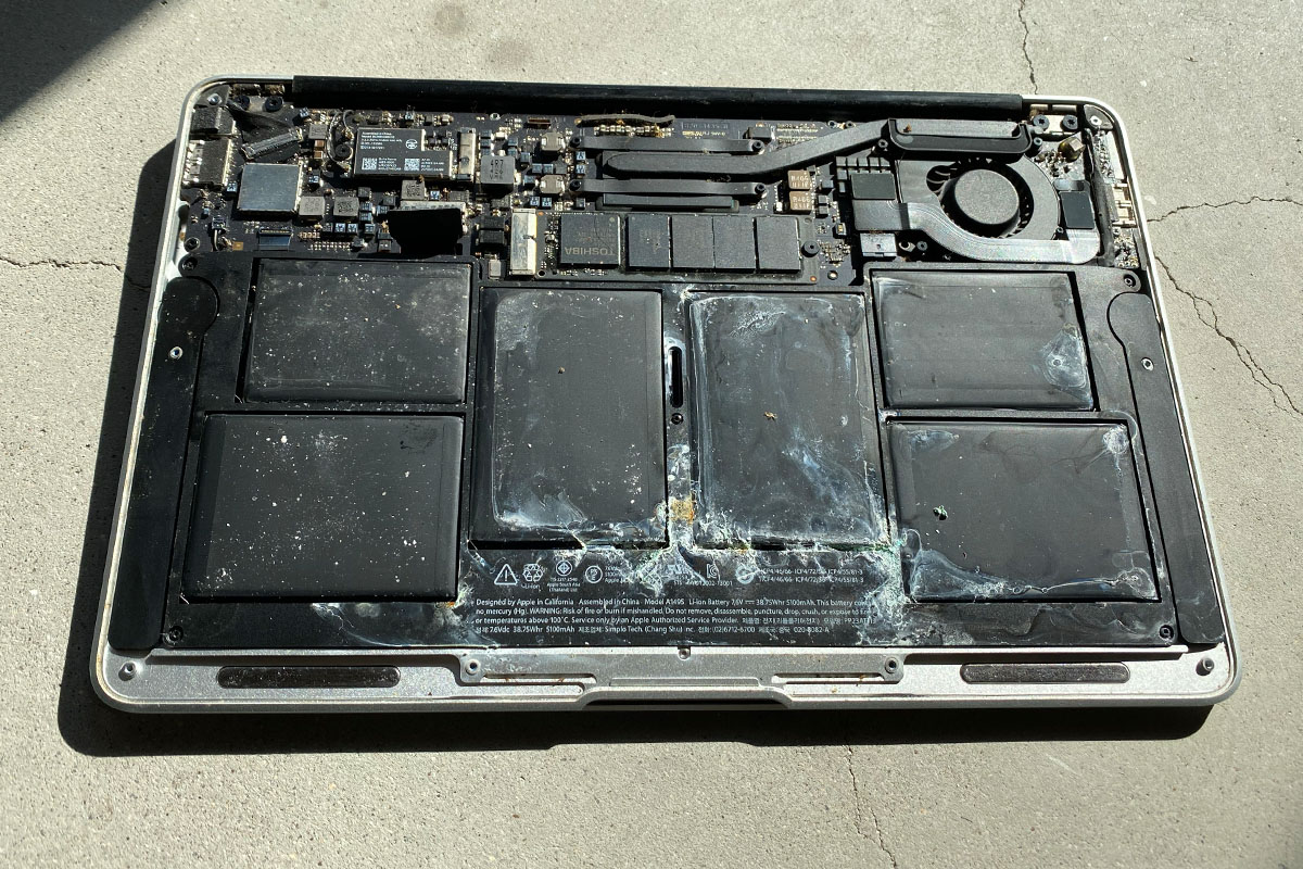 MacBook Air 11inch Mid 2013 A1465 お茶で水没修理 – APPLEMAC ...