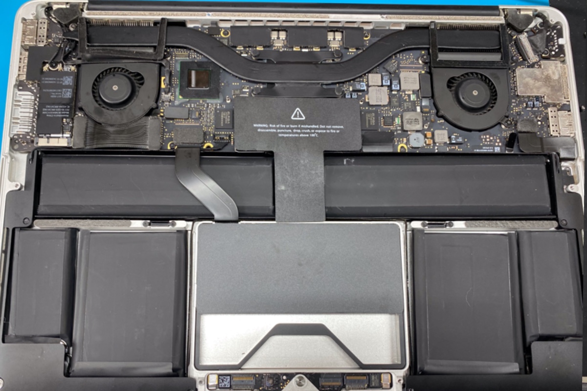 MacBookPro2013_13inchバッテリー交換修理お店2