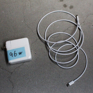 【美品】MacBook Air 充放電65 シルバー 元箱充電器等付属品完備 美品】MacBook Air 充放電65 シルバー 元箱充電器等付属品完備
