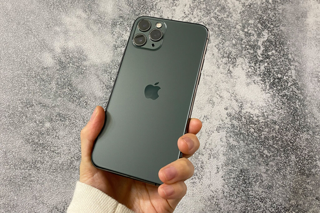 iPhone 11 Pro バックパネル スペースグレーからミッドナイトグリーン