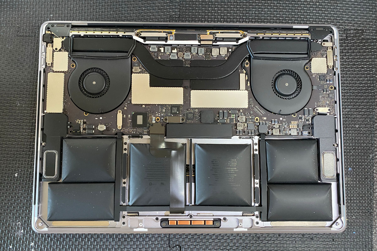 MacBookPro2016バッテリー膨張交換修理1