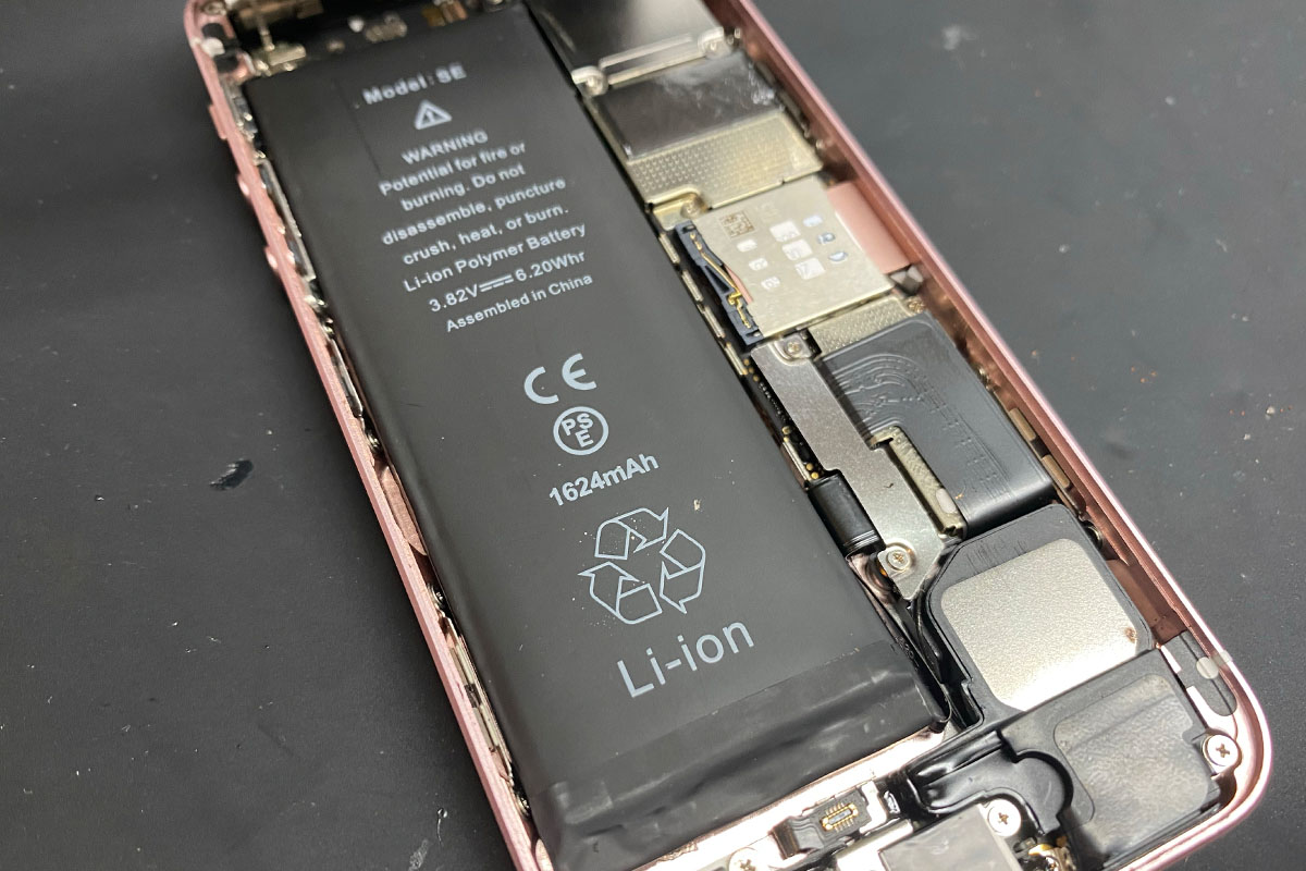 iPhoneSE画面剥離バッテリー膨張修理交換1