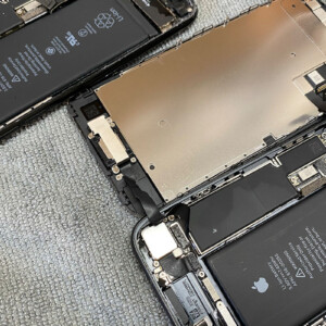 iPhone7 本体 裏に凹みあり iPhone7 本体 裏に凹みあり