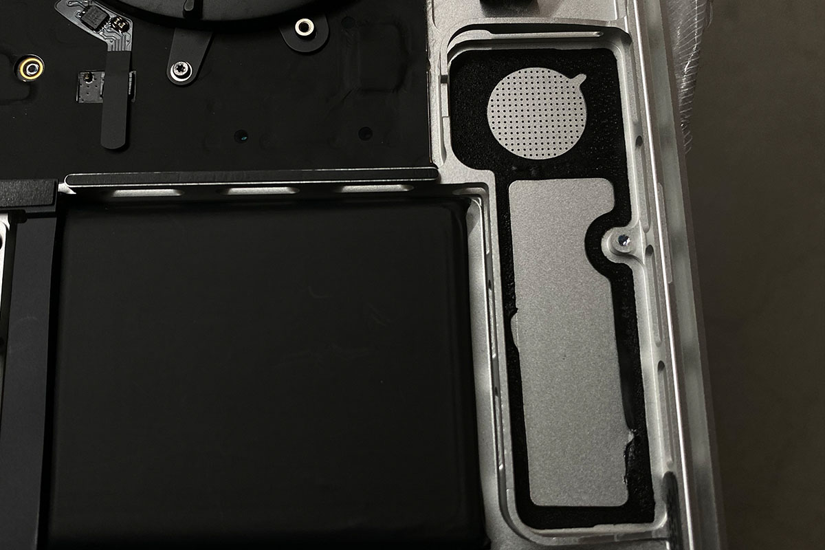 MacBookPro2017スピーカー音が出ない修理交換2