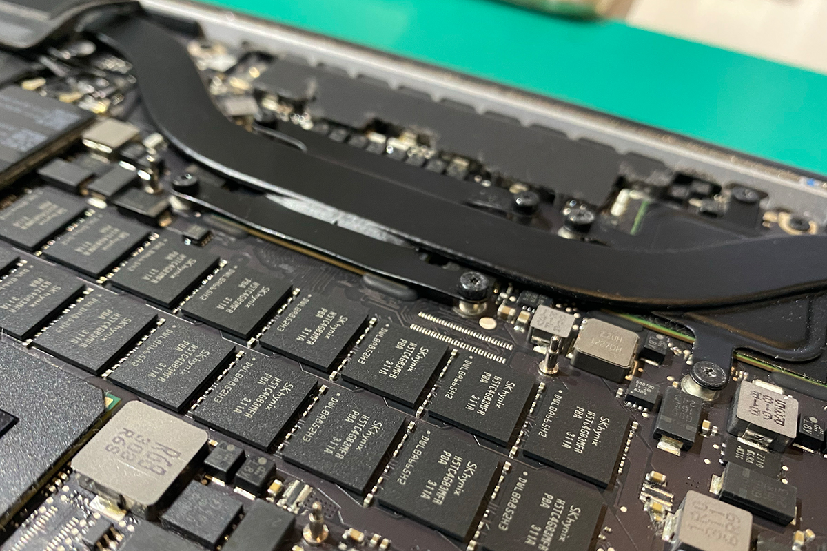MacBookPro201315inchバッテリー交換修理4