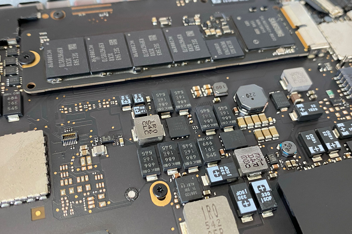 MacBookPro2015バッテリー交換修理2