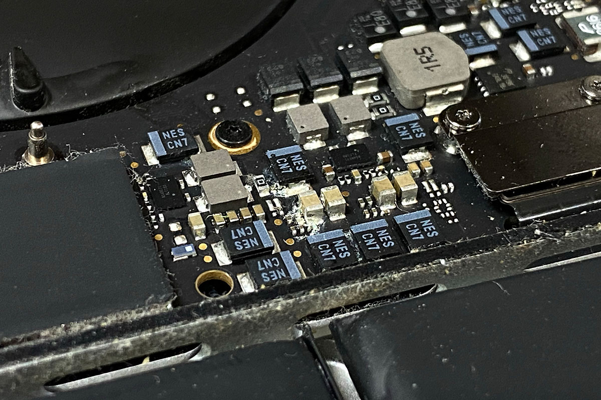 MacBookPro2018水没データ取り出し修理1