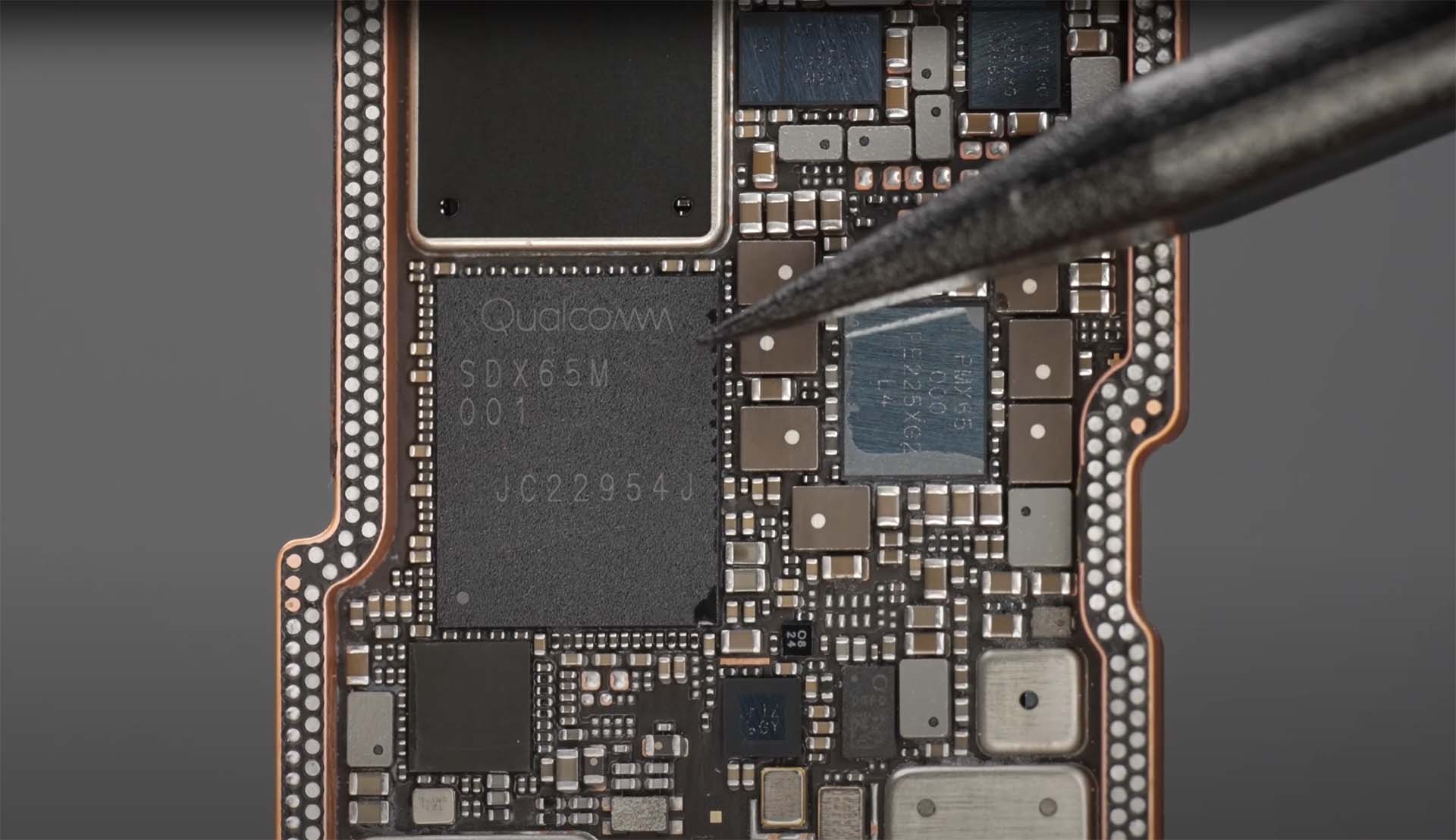 iPhone 14 Pro 落下衝撃リンゴマークNANDチップ基板修理
