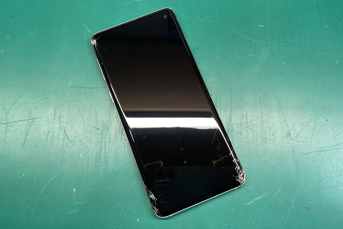 Samsung Galaxy S10 ディスプレイガラスが割れて上5mmしか映らなくなってしまった修理