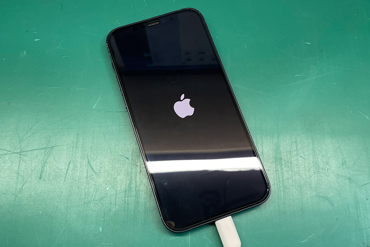大阪北浜 iPhone 12 バッテリー破裂リンゴループ修理
