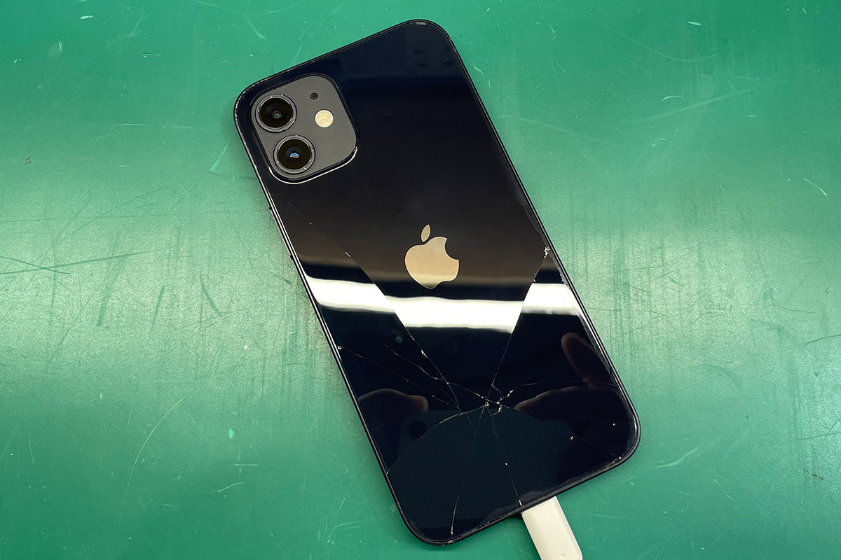 大阪北浜 iPhone 12 バッテリー破裂リンゴループ修理