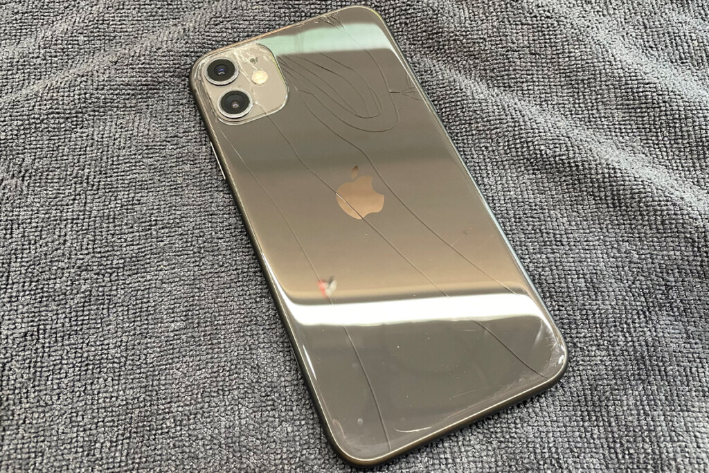 Apple iPhone 11 Pro ゴールド 右上に割れあり 【公式通販】