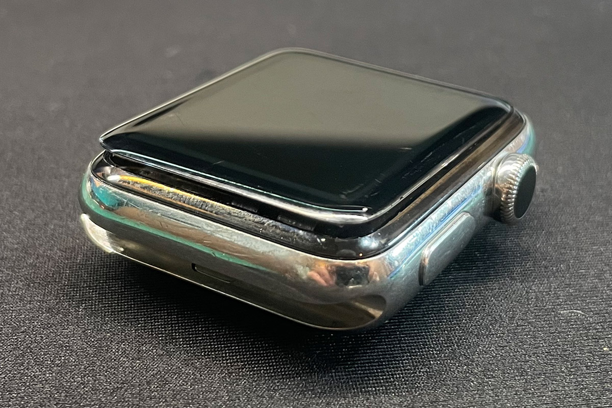 大阪淀屋橋 Apple Watch Series 2 バッテリー膨張ディスプレイ異常交換修理