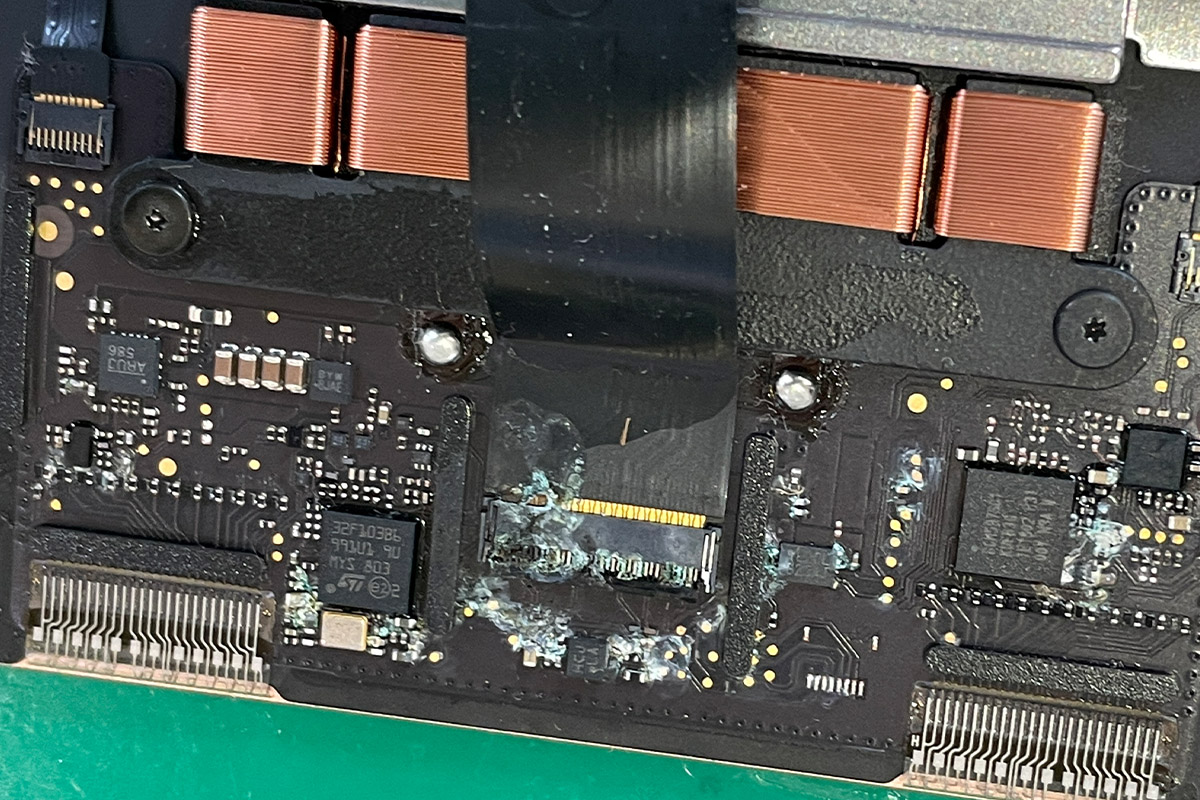 MacBook Air 2018 トラックパッド効かない修理