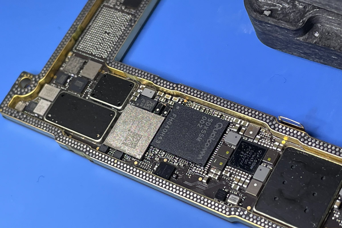 自分で分解したiPhone 12の出張修理作業