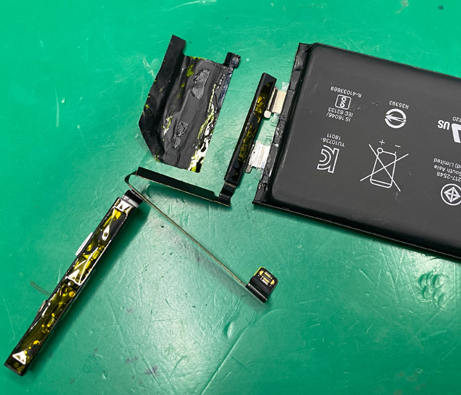 iPhone 13 Pro 100%表示バッテリー交換修理値下げ
