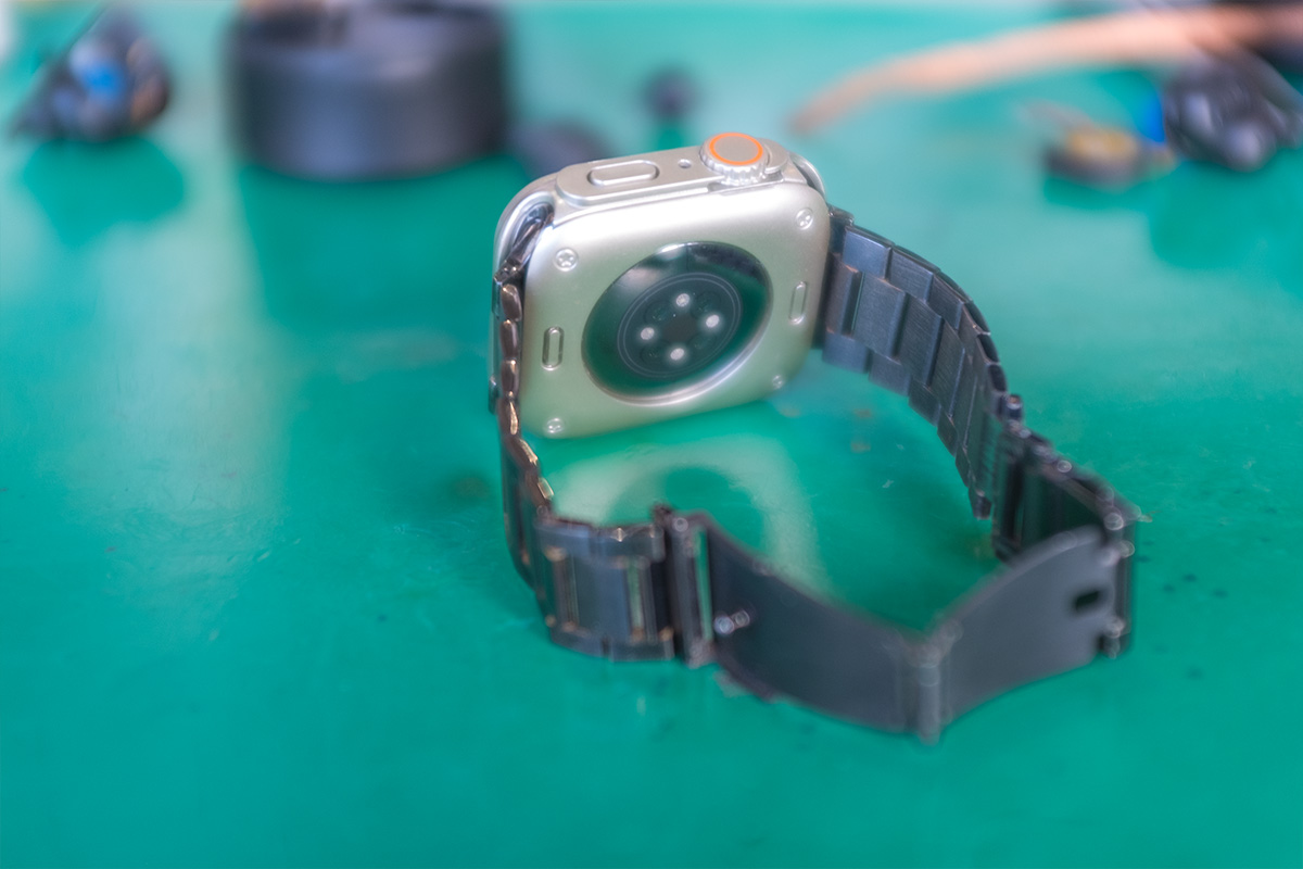【修理被害増加】Apple Watch に防水耐水機能が無い理由は形が正方形