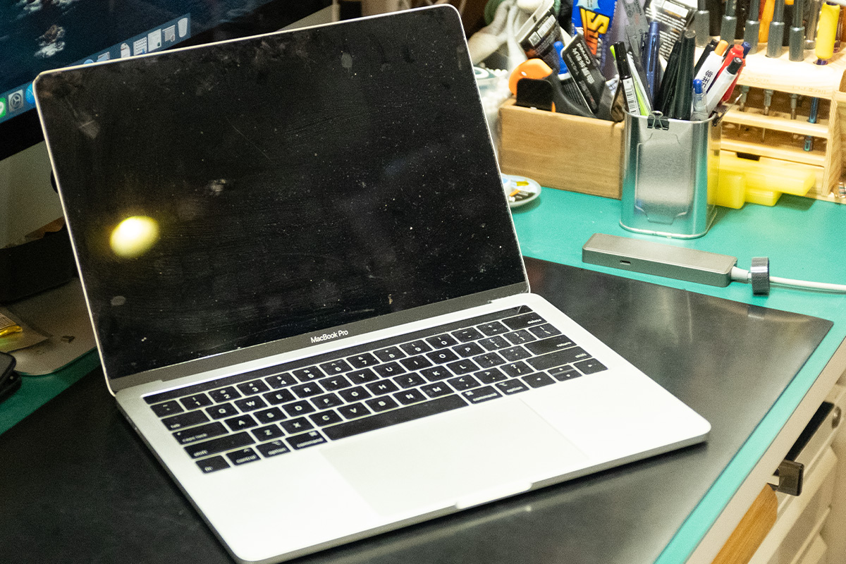 故障探究と料金内での作業を判断する MacBook Pro A1989 起動しない修理