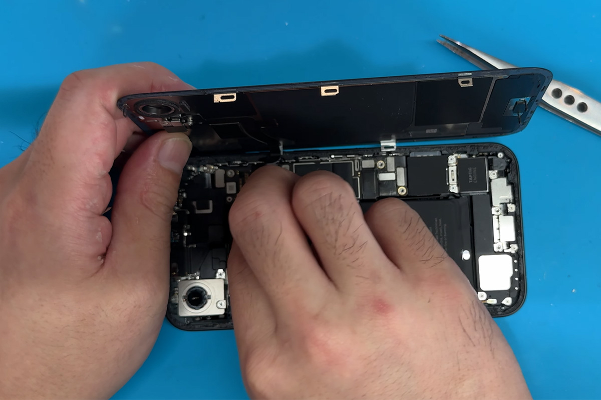 iPhone 16eの前後カメラが映らない症状を分解診断